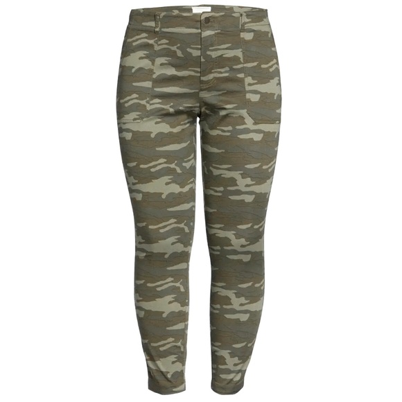 [SOLD] Caslon Nordstrom Cropped Camo Twill Pants - Picture 1 of 4